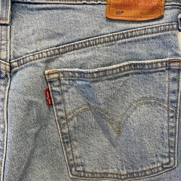 Sz30 Levi’s 501 Denim shorts Light Wash, Frayed hem, Button Fly EUC - Picture 7 of 10